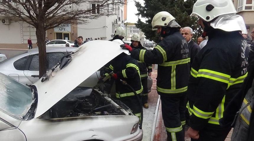 Park Halindeki Lpg’li Otomobil Alev Aldı