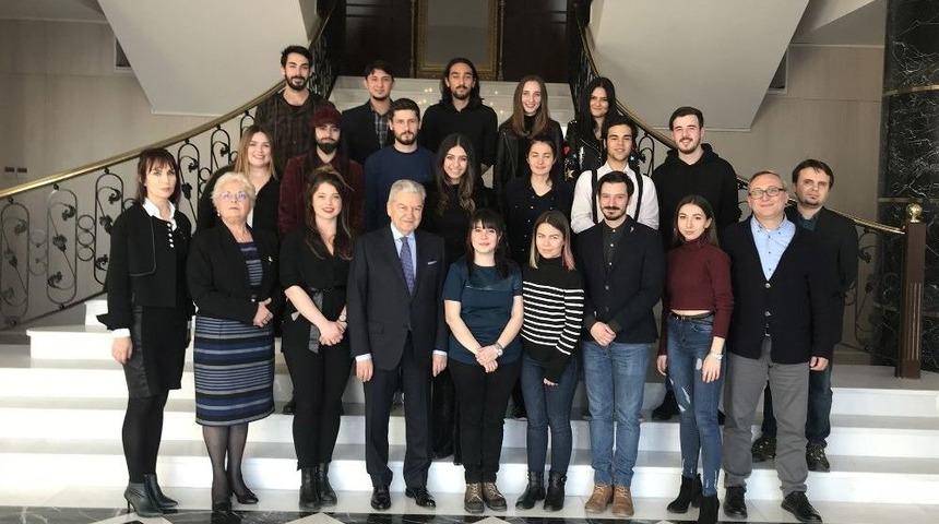 İzmir Ekonomililer, Fotoğrafta ’sokağı’ Yansıttı
