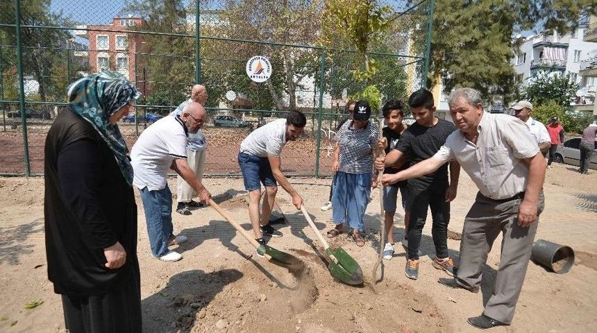 Muratpaşa&rsquo;da &rsquo;parkları Birlikte Yapıyoruz&rsquo; Projesi
