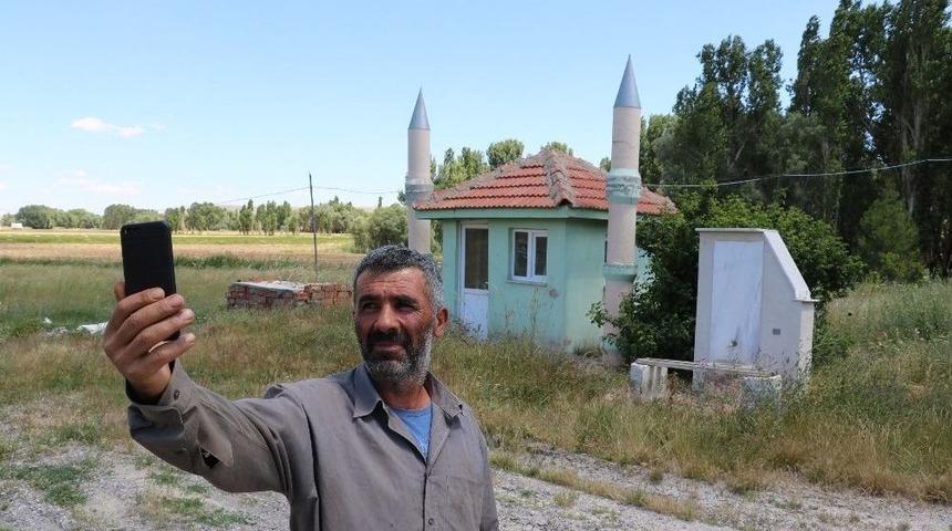 En K&uuml;&ccedil;&uuml;k Cami