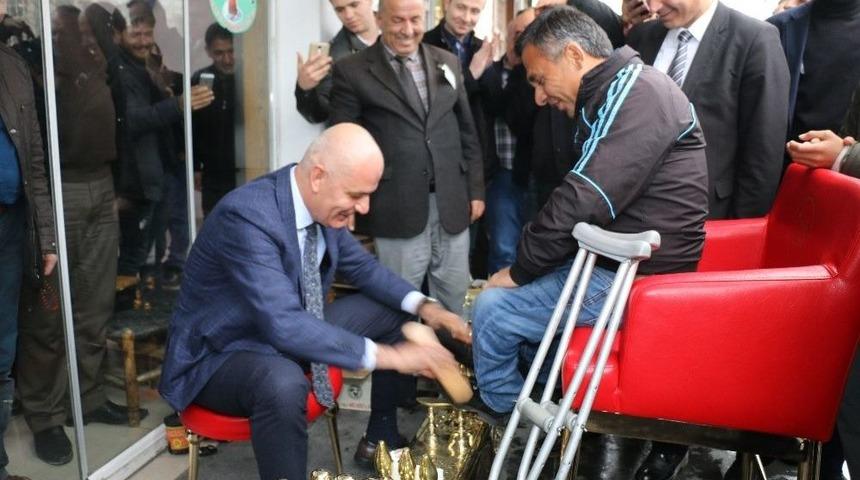 Kayyum Başkandan Duygulandıran Hareket