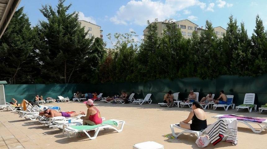 Yenimahalle Havuzlarında Yaz Yoğunluğu