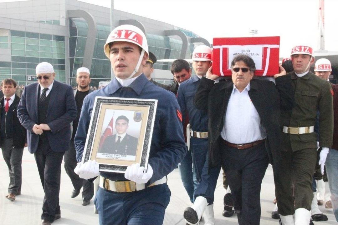 Konyalı Şehidin Babası Oğlunun Tabutunu Omuzladı