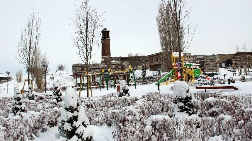 Doğu Anadolu&rsquo;da Kar Etkili Oluyor