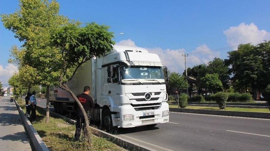 Tırın Altına Atlayan Vatandaş Hayatını Kaybetti