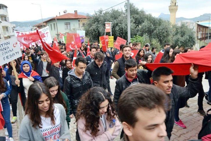 Öğrencilerden Şehitler İçin Yürüyüş Ve Afrin’deki Mehmetçiğe Mektup G4
