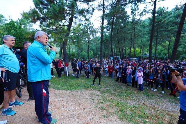 Akademi Lise Öğrencileri Şehitler İçin Yürüdü