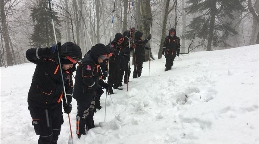 Afad, Kartepe&rsquo;de Kış Eğitimi Ve &Ccedil;ığ Tatbikatı D&uuml;zenledi