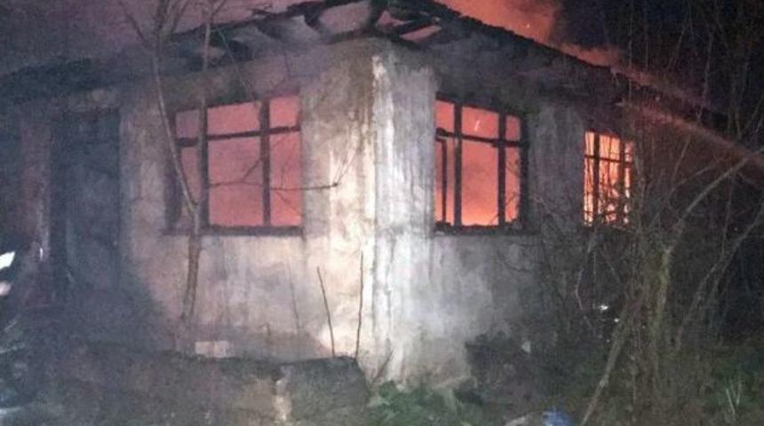 Tek Katlı Evde &Ccedil;ıkan Yangın Korkuttu