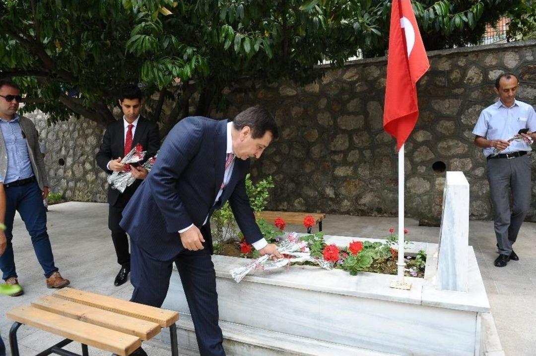 Bursa&rsquo;da Şehitlikte Anma T&ouml;reni D&uuml;zenlendi