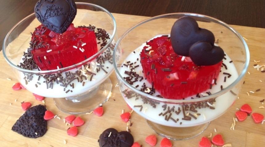 Çilekli Jöle ve Muhallebi Aşkı