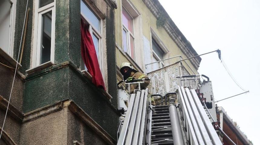 Beyoğlu&rsquo;nda Yangın Paniği