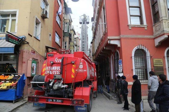 Beyoğlu’nda Yangın Paniği