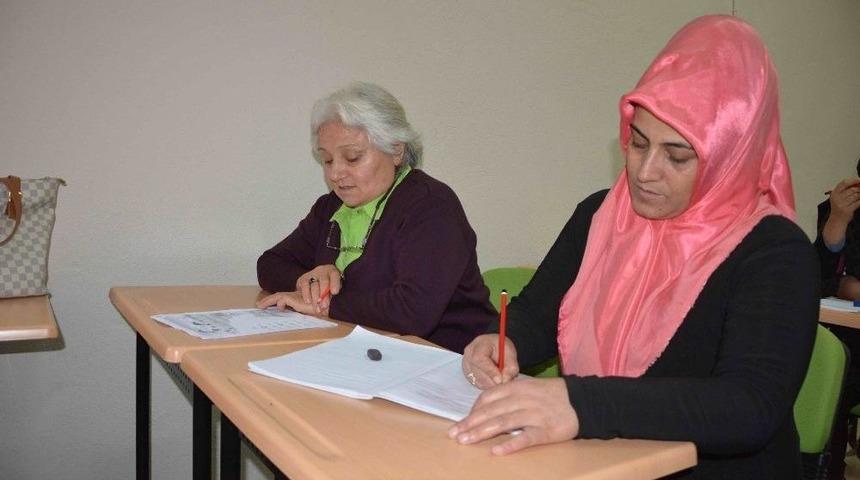 Azmiyle &rsquo;okumanın Yaşı Yok&rsquo; Dedirtiyor