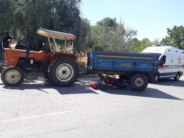 Traktörle Çarpışan Motosiklet Sürücüsü Hayatını Kaybetti