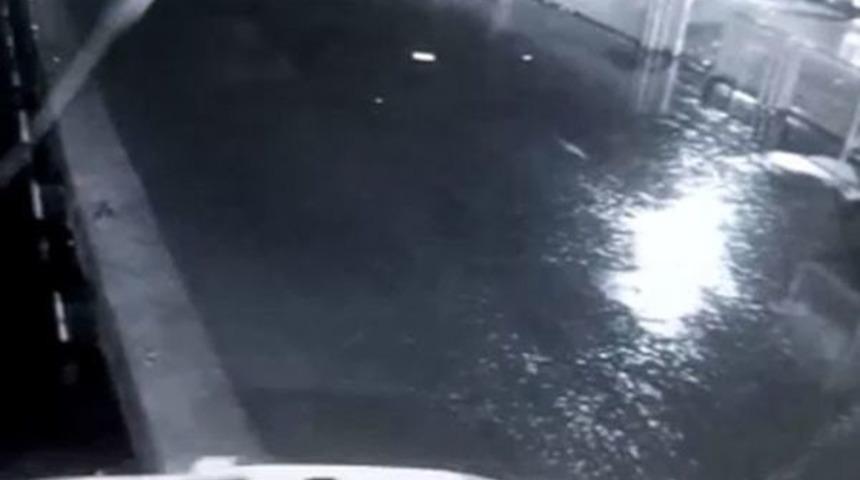 Karı Koca Denize Otomobiliyle B&ouml;yle U&ccedil;tu