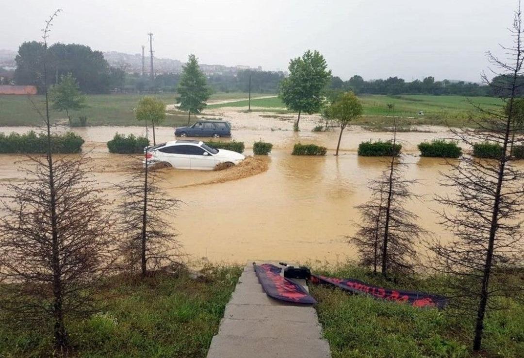 Sakarya&rsquo;da Sağanak Yağış Su Baskınlarına Neden Oldu