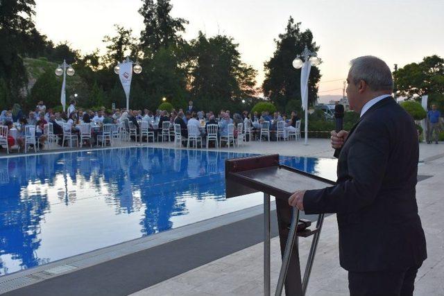 Manisa Valiliğinden Şehit Aileleri Ve Gaziler Onuruna Yemek