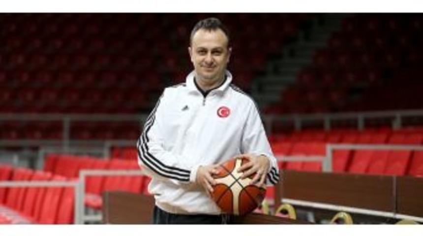 Elazığ&rsquo;da Kadın Basketbol Takımının Başına Hakan Acer Getirildi