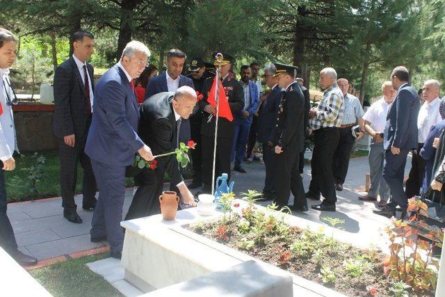 15 Temmuz Demokrasi Ve Milli Birlik Günü Dolayısıyla Şehitlik Ziyaret Edildi