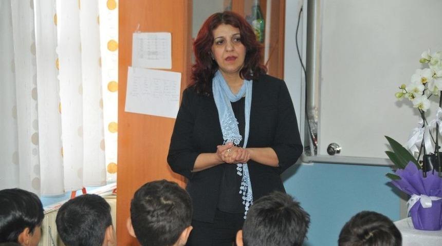 Yazar K&uuml;&ccedil;&uuml;kkaraca 9 Okulda &Ouml;ğrencilerle Buluşuyor