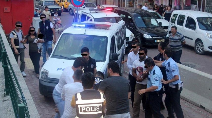 Yaşlı Adamı Gasp Eden Ş&uuml;pheliler, Ka&ccedil;arken Yakalandı