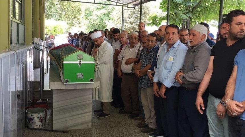 İznik G&ouml;l&uuml;&rsquo;nde Boğulan Gen&ccedil; Kızlardan Biri Son Yolculuğuna Uğurlandı