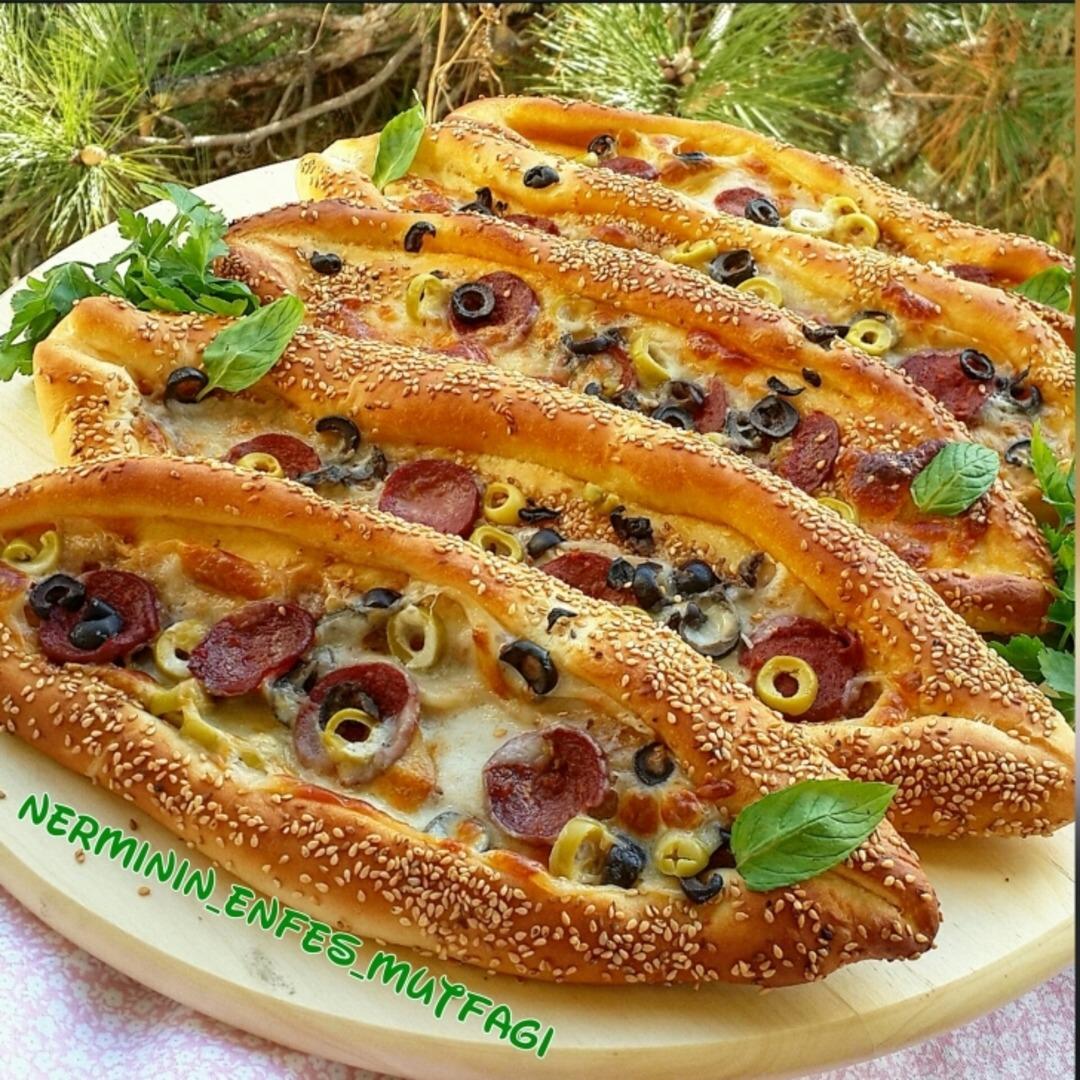Sucuklu Nefis Simit Pide