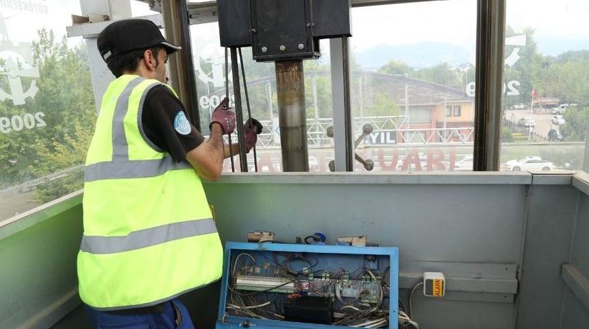 Yaya K&ouml;pr&uuml;lerindeki Asans&ouml;r Bakımları Her Ay Yapılıyor