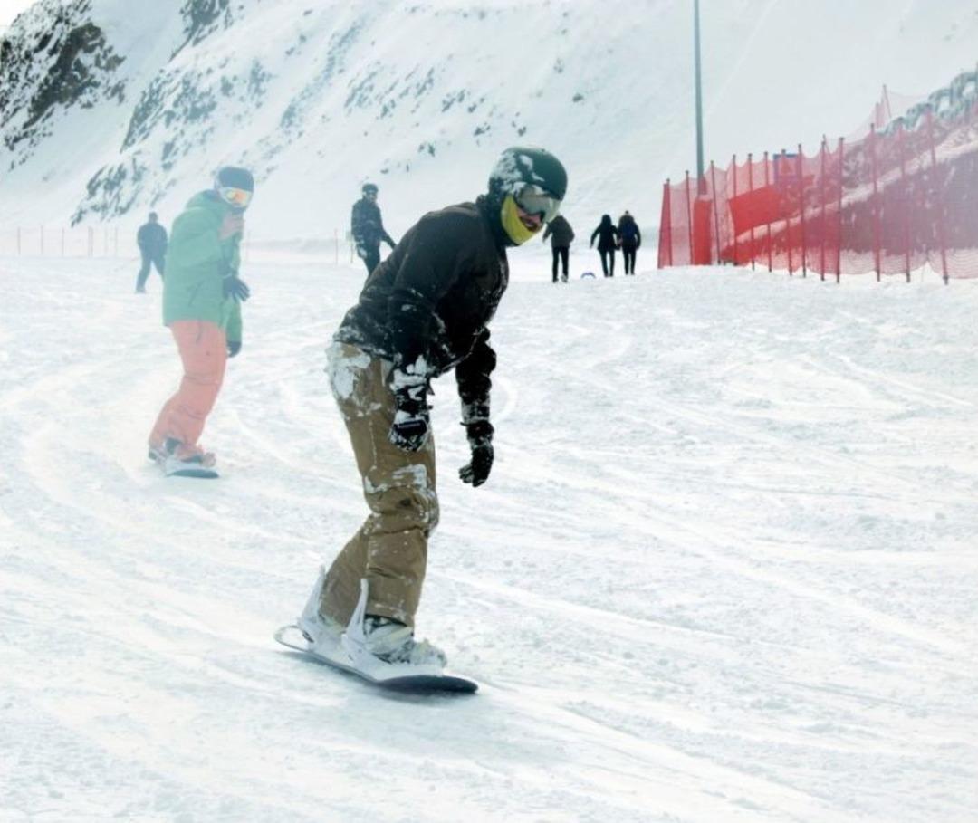 Yağan Karla Paland&ouml;ken&rsquo;de Kar Kalınlığı 95 Santimetreye Ulaştı