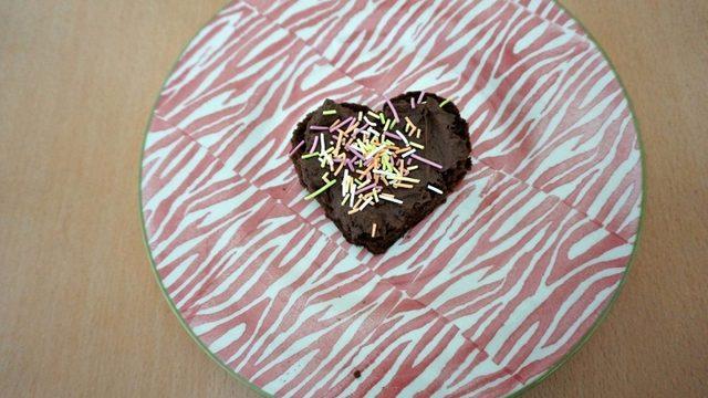 Çok Kolay Kalpli Pasta Tarifi