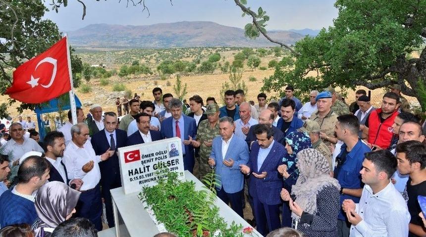 Vali G&uuml;zeloğlu, 15 Temmuz Şehitlerinin Kabirlerini Ziyaret Etti