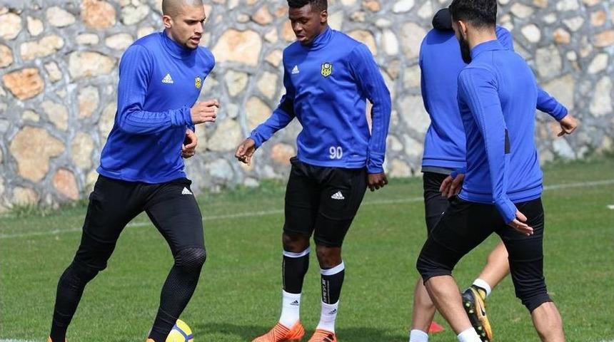 E.yeni Malatyaspor&rsquo;da Erol Bulut&rsquo;tan Ciddiyet Uyarısı