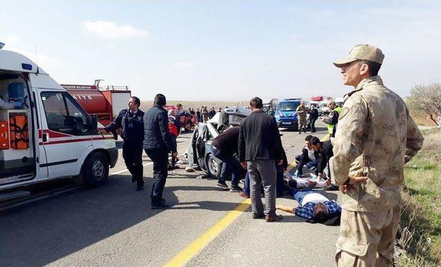 Şanlıurfa’da Zincirleme Trafik Kazası: 2 Ölü, 4 Yaralı