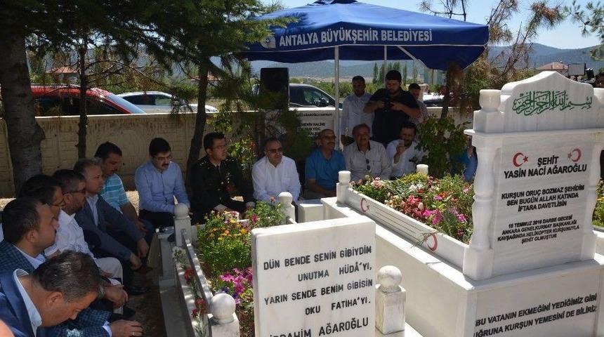 15 Temmuz Şehidi Hukuk Fak&uuml;ltesi &Ouml;ğrencisi Ağaroğlu, Mezarı Başında Anıldı