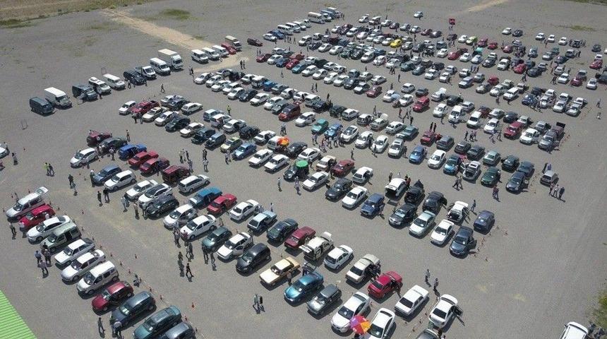 A&ccedil;ık Oto Pazarı Yine Dolup Taştı