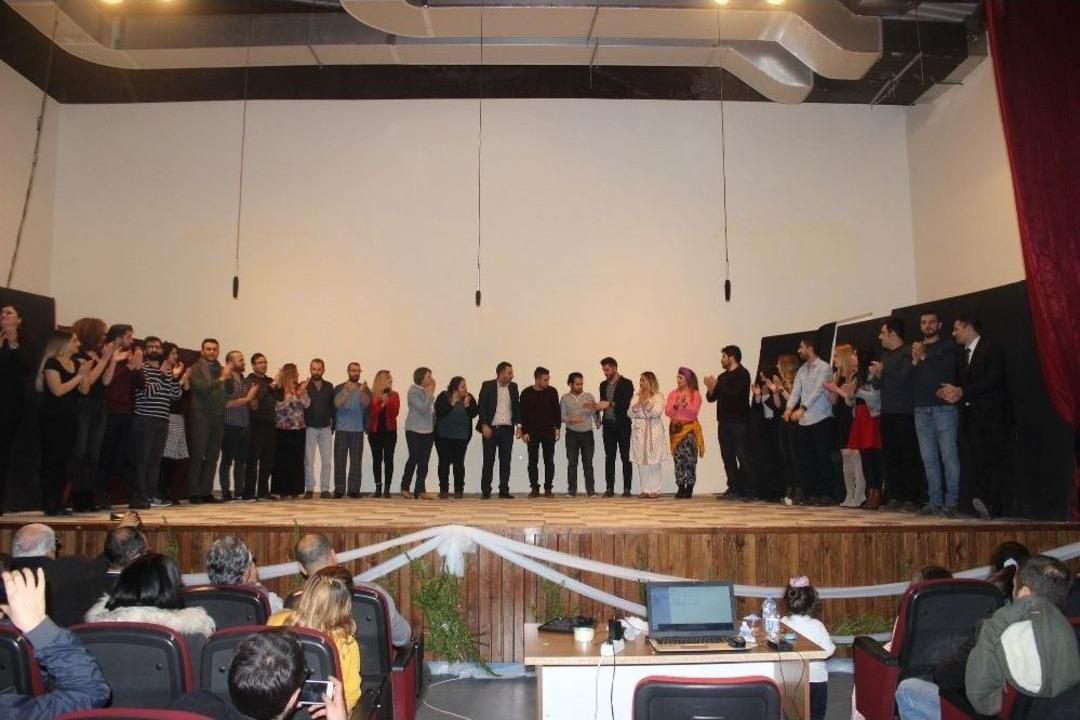 &Ouml;ğretmenler Sahnenin Tozunu Attırdı