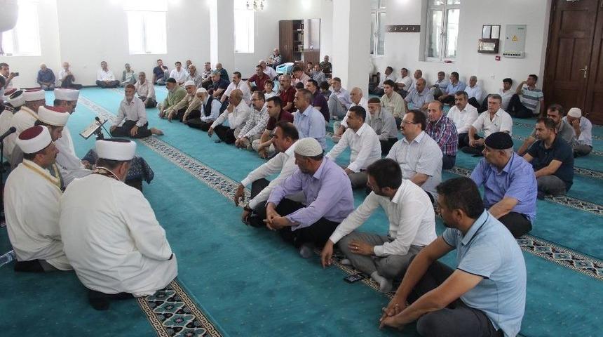 Kahta İl&ccedil;esinde Şehitler İ&ccedil;in Mevlit Okutuldu