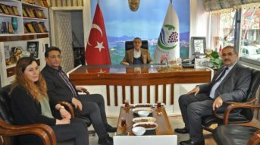 B&ouml;lge M&uuml;d&uuml;r&uuml; &Uuml;nver İle Başkan &Ouml;zdemir Bir Araya Geldi