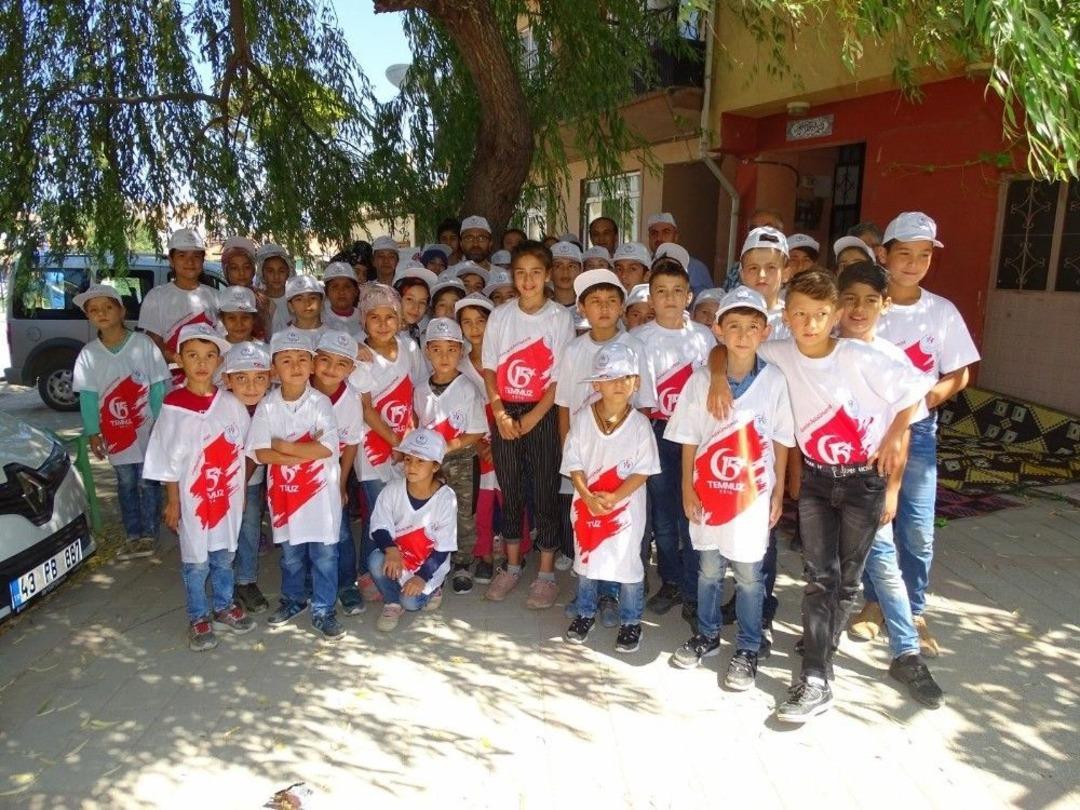 70 Kuran Kursu &Ouml;ğrencisi Ter&ouml;r Gazisini Ziyaret Etti