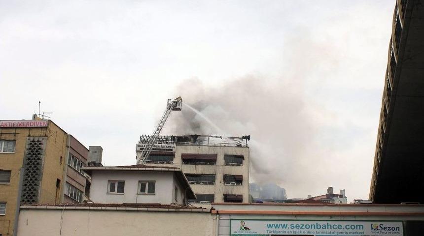 &Ccedil;atı Alev Alev Yandı, Dumanlar G&ouml;ky&uuml;z&uuml;n&uuml; Kapladı