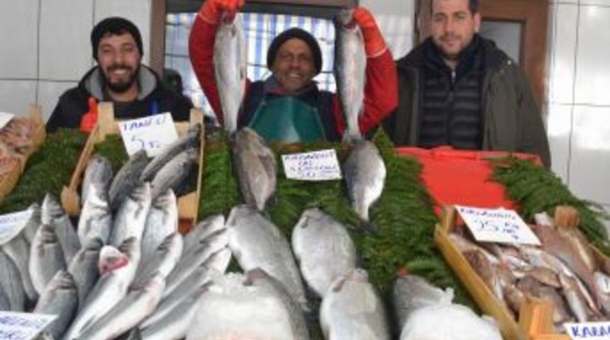 Tezgahlarda Balık Fiyatları D&uuml;şm&uuml;yor