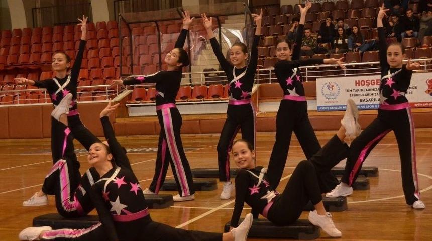 Step-aerobik Yarışmaları İzleyenleri Büyüledi