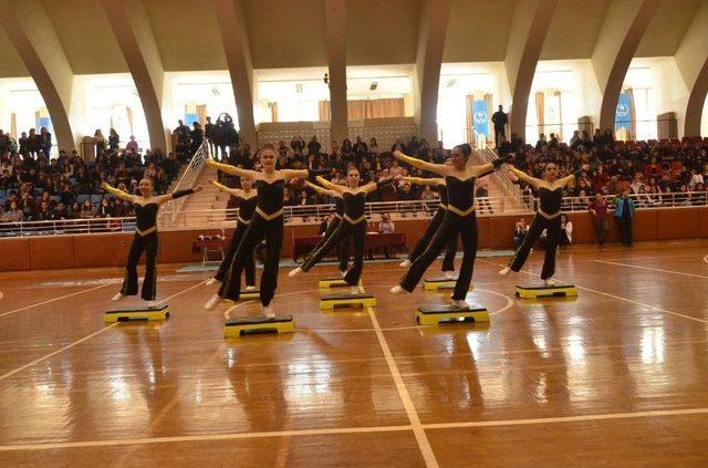 Step-aerobik Yarışmaları İzleyenleri Büyüledi