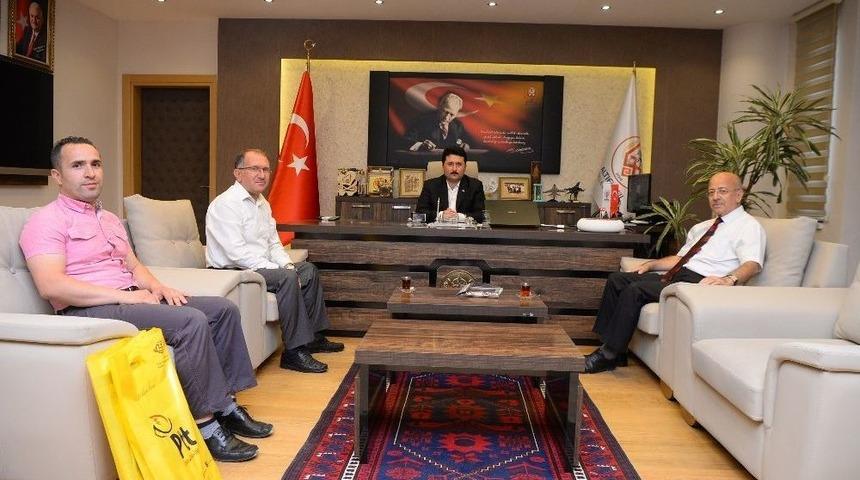 &Ouml;mer Halisdemir Anıtı Posta Pulu Olarak Basıldı