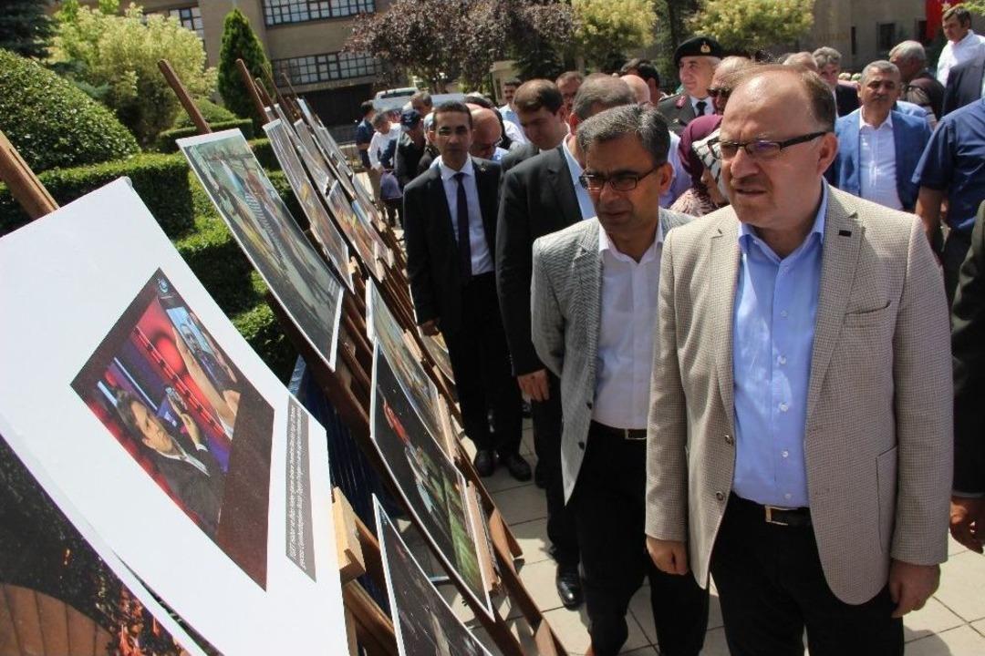 İha Afyonkarahisar&rsquo;da 15 Temmuz Fotoğraf Sergisi A&ccedil;tı