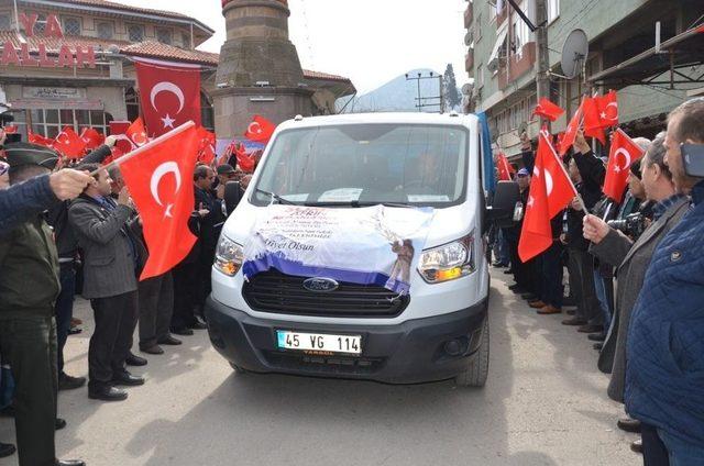 Soma’dan Afrin’e 2,5 Ton Helva Gönderildi