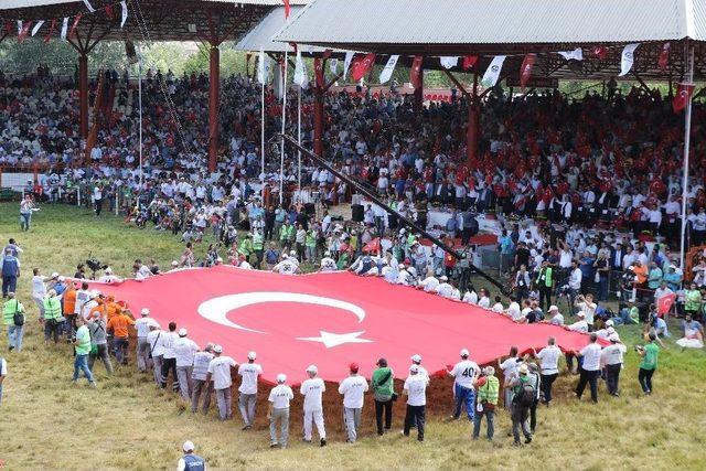 Kırkpınar’da Dev Türk Bayrağı Açıldı