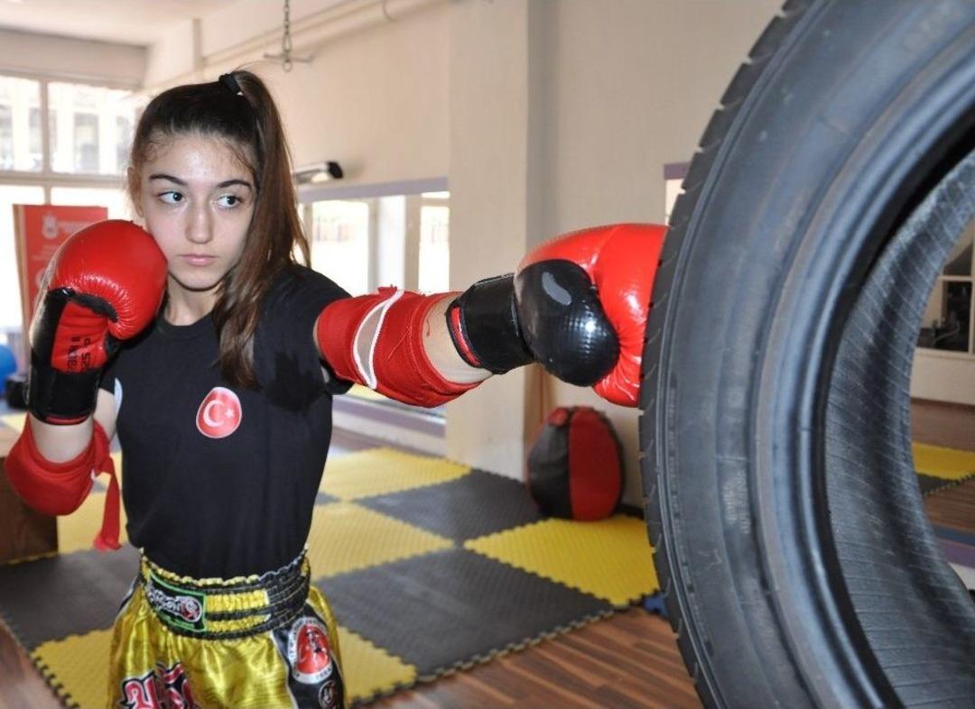 Manisalı Milli Sporcu Rabia Ercan, &Ouml;mer Halisdemir İ&ccedil;in Ringe &Ccedil;ıkacak