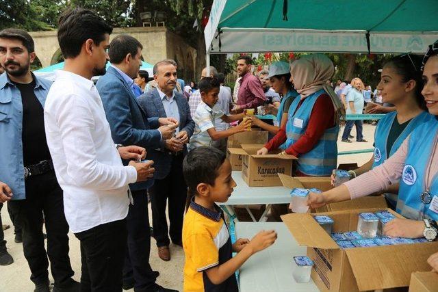 Eyyübiye Belediyesi Vatandaşlara Çeşitli İkramlarda Bulundu